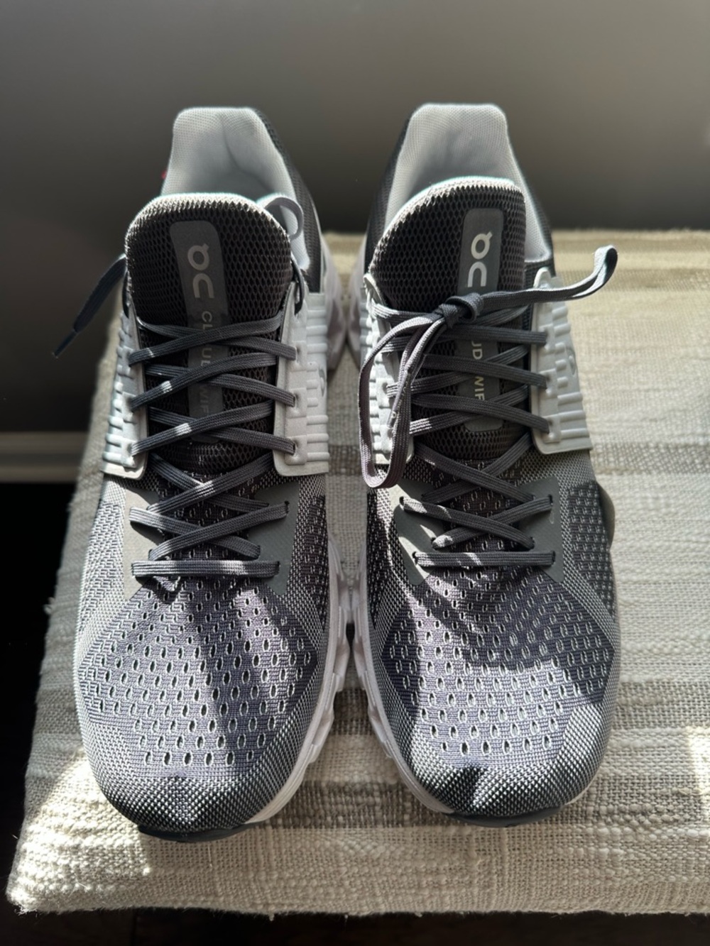 On Cloudswift Men's Running Sneakers - Grey/White